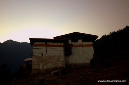 At last Dui Goempa at sundown. Now just another 1.5h down to town!